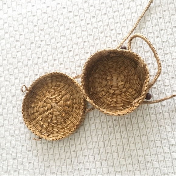 Round Straw Crossbody Bag - Picture 5 of 7